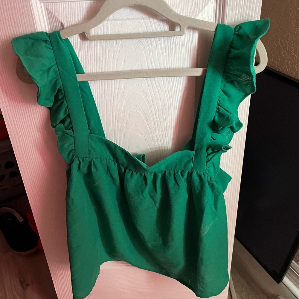 Green flowy going out top
